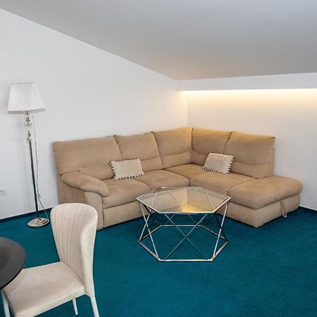 Complex Noblesse Hotel Vaslui Bagian luar foto