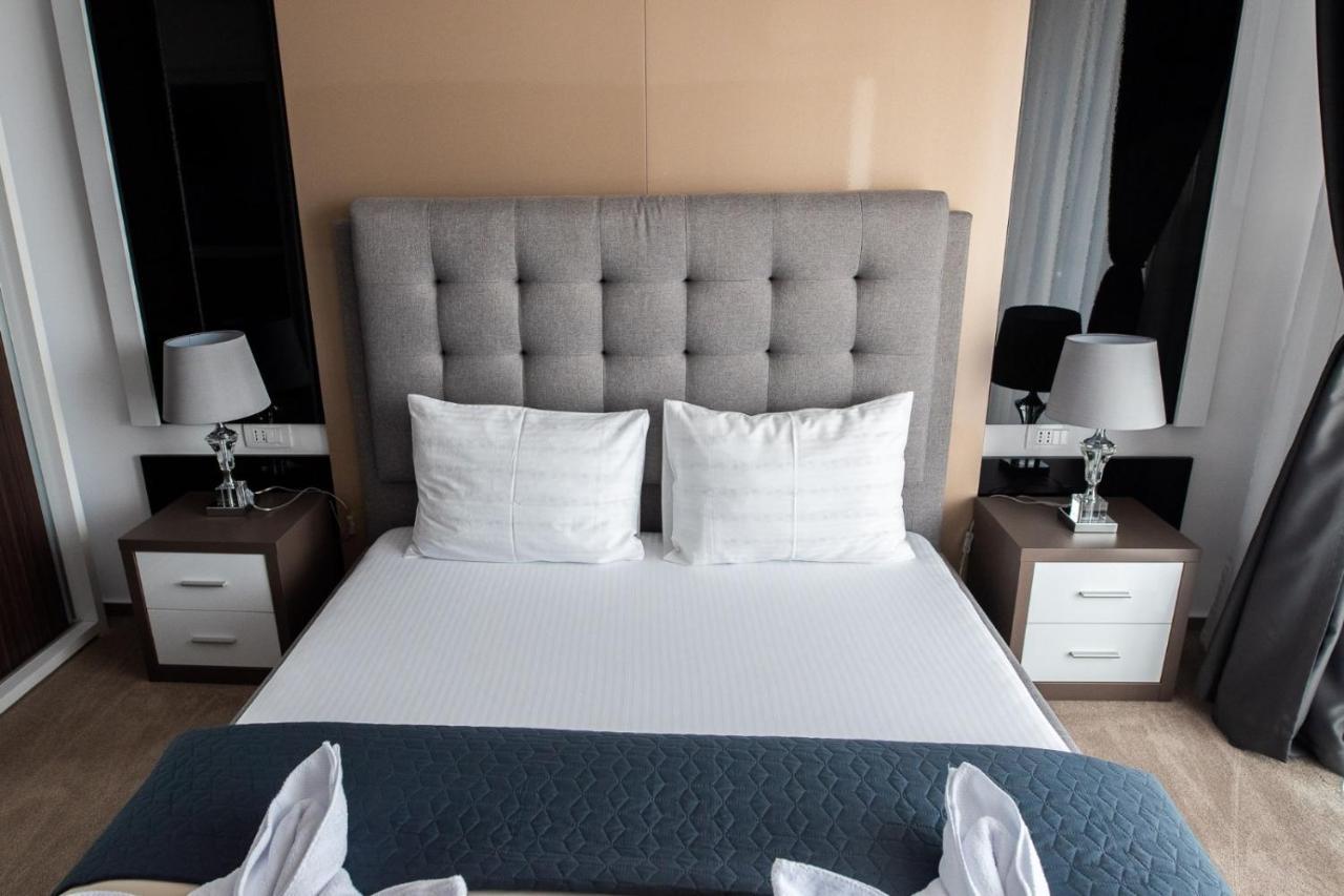 Complex Noblesse Hotel Vaslui Bagian luar foto