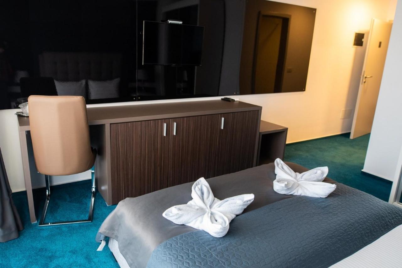Complex Noblesse Hotel Vaslui Bagian luar foto