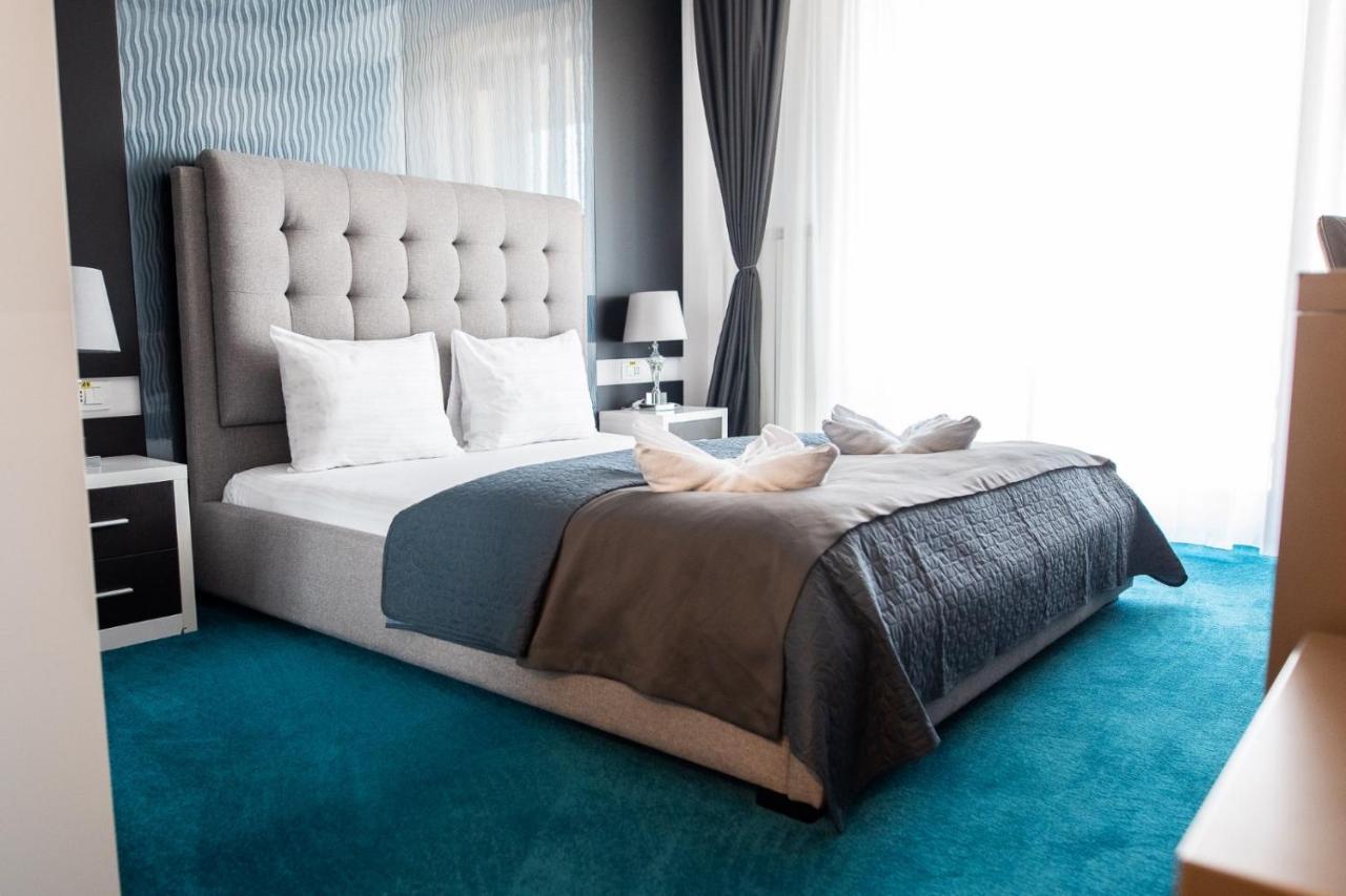 Complex Noblesse Hotel Vaslui Bagian luar foto