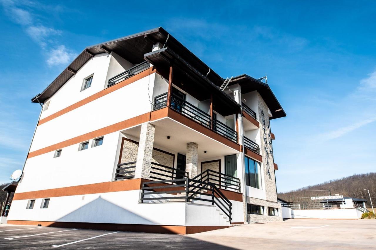 Complex Noblesse Hotel Vaslui Bagian luar foto