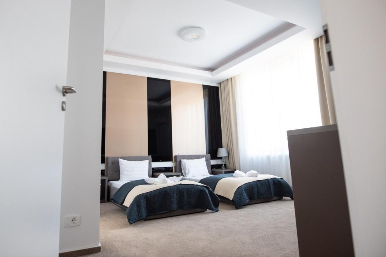 Complex Noblesse Hotel Vaslui Bagian luar foto
