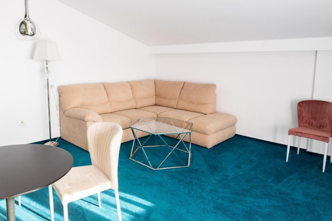 Complex Noblesse Hotel Vaslui Bagian luar foto