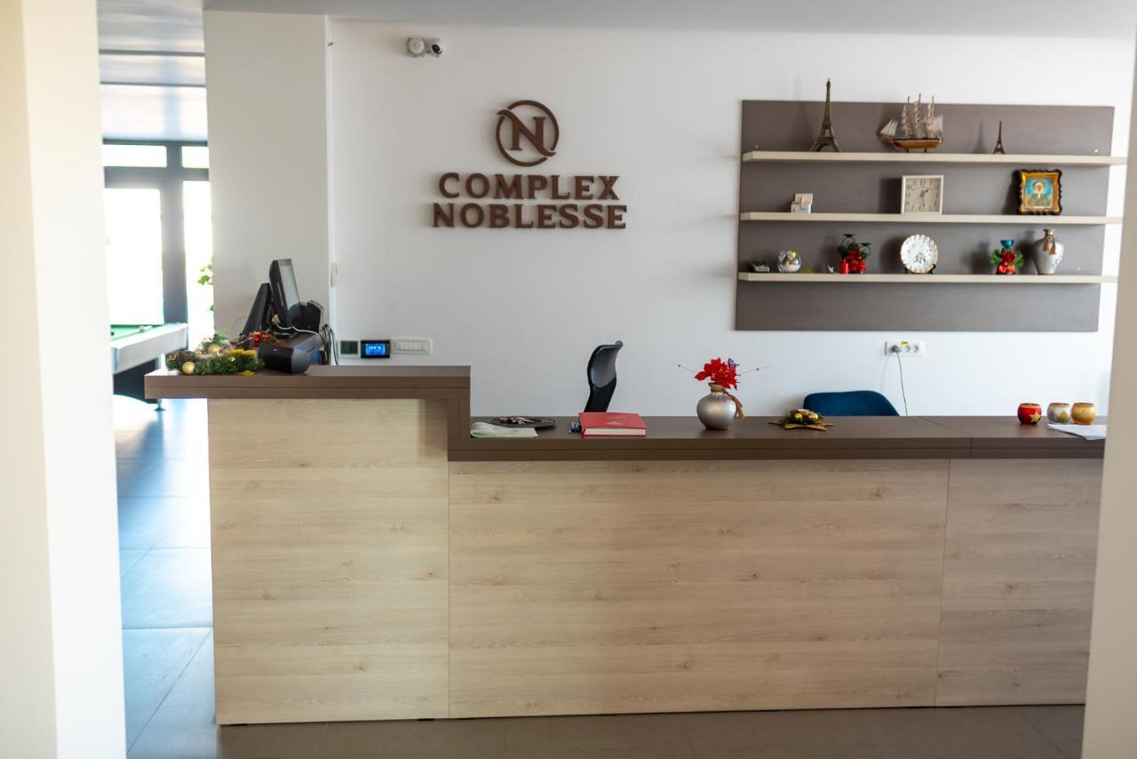 Complex Noblesse Hotel Vaslui Bagian luar foto