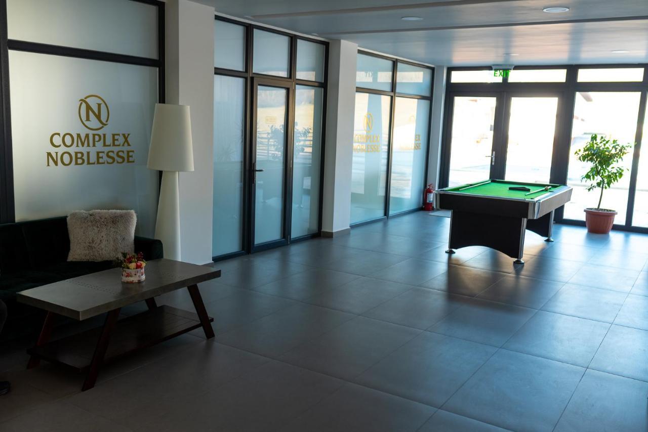 Complex Noblesse Hotel Vaslui Bagian luar foto