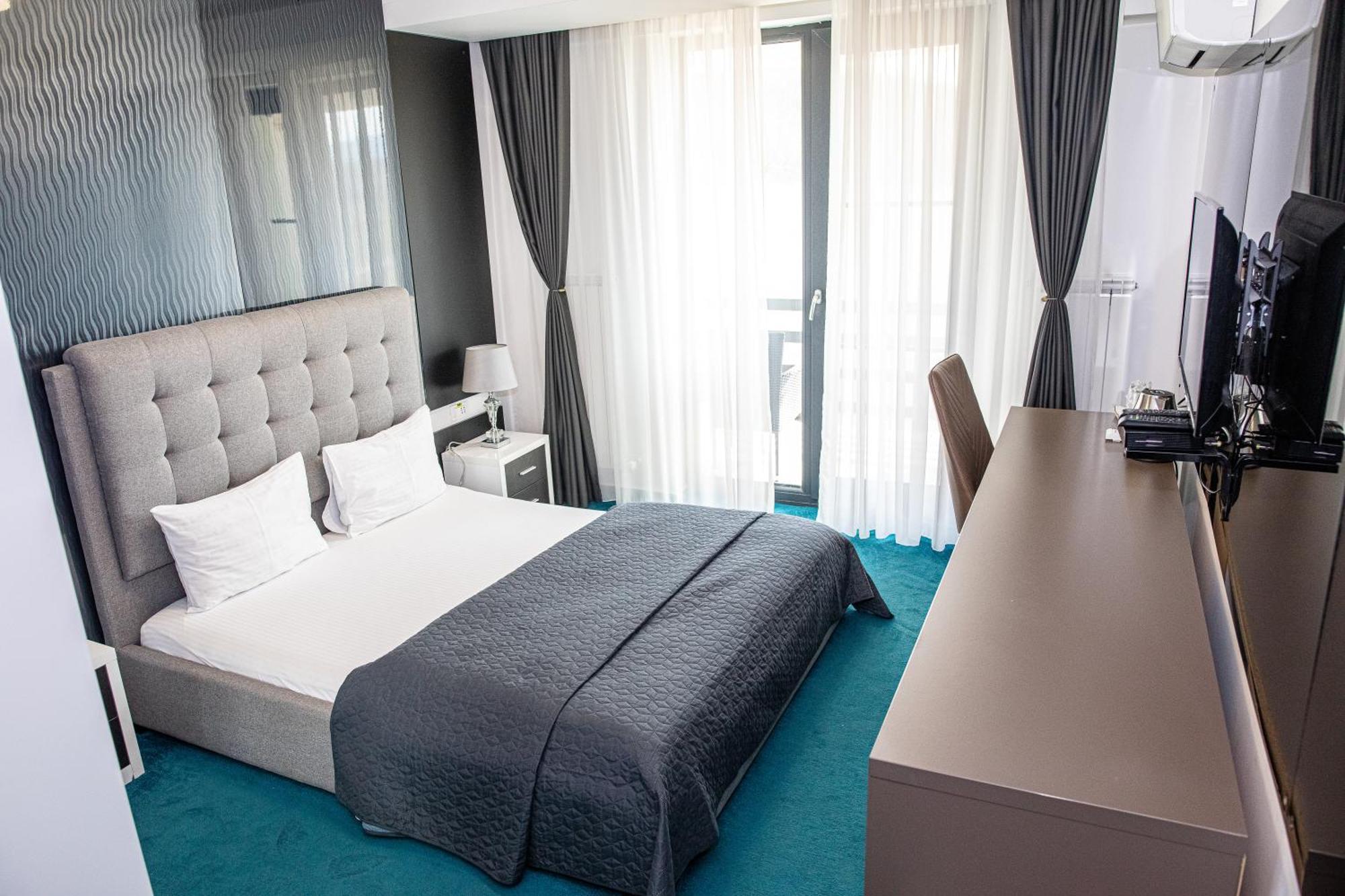 Complex Noblesse Hotel Vaslui Bagian luar foto