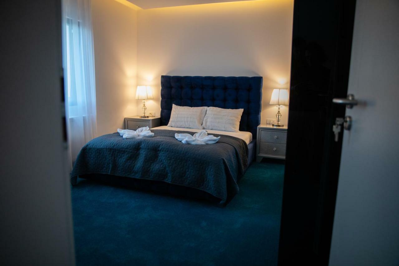 Complex Noblesse Hotel Vaslui Bagian luar foto