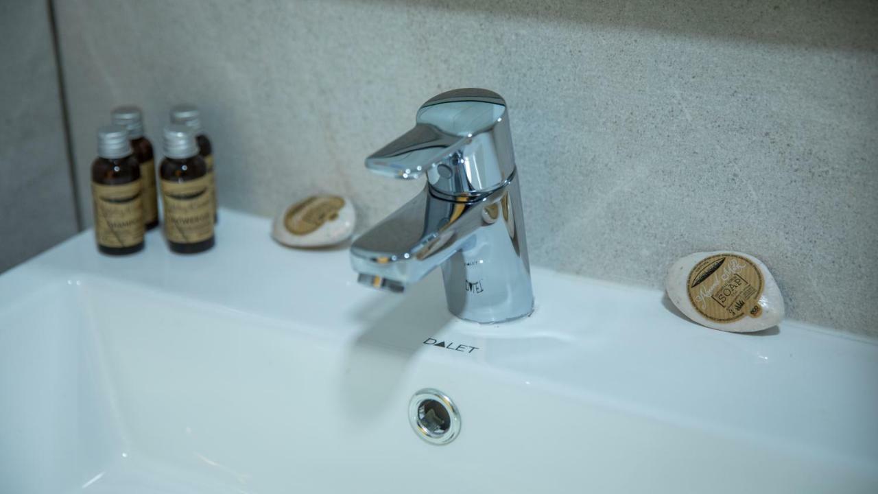 Complex Noblesse Hotel Vaslui Bagian luar foto