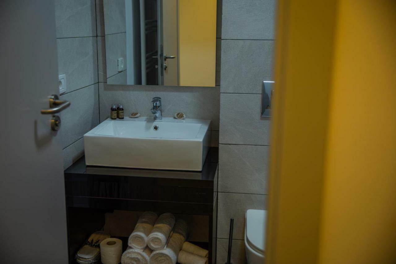 Complex Noblesse Hotel Vaslui Bagian luar foto