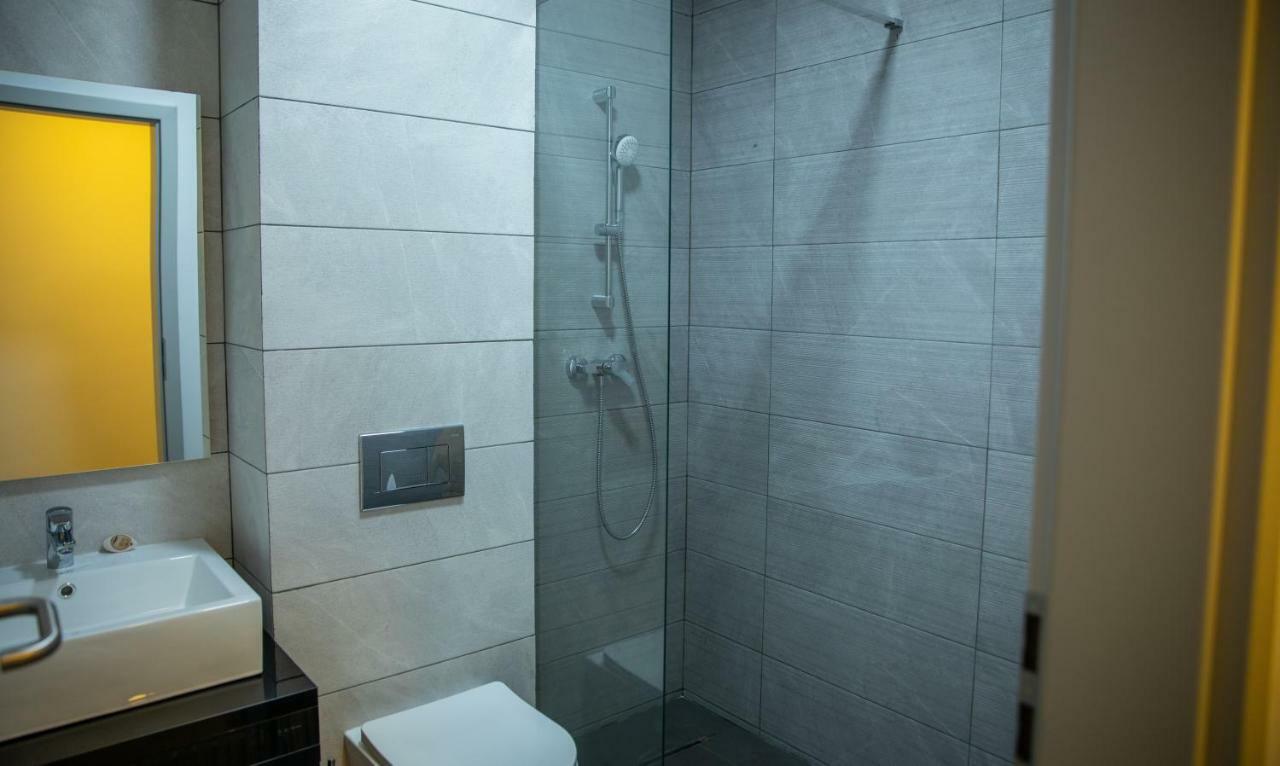 Complex Noblesse Hotel Vaslui Bagian luar foto